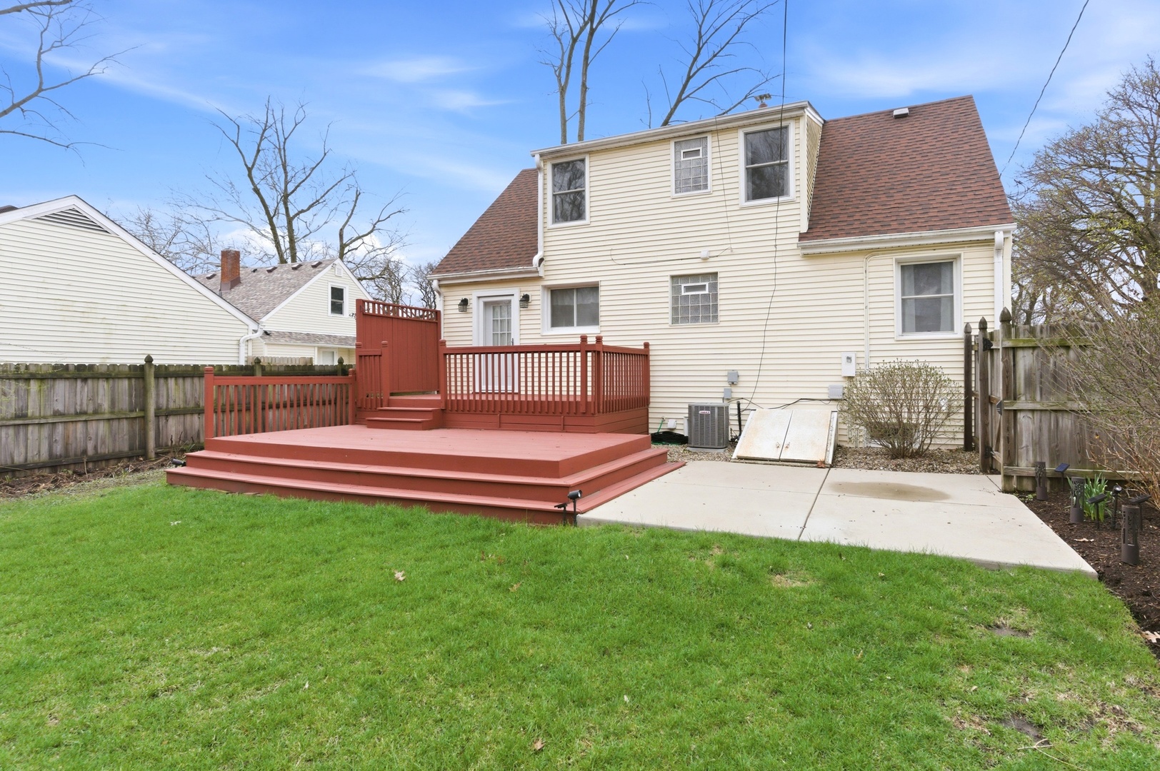 22 S Westlawn Avenue, Aurora, IL 60506