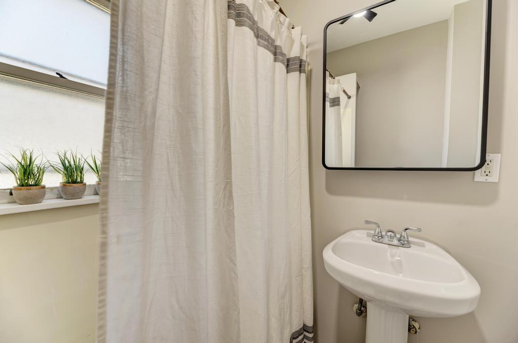 904 Caton Avenue, Joliet, IL 60435