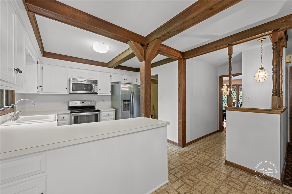 1101 W Bauer Road, Naperville, IL 60563