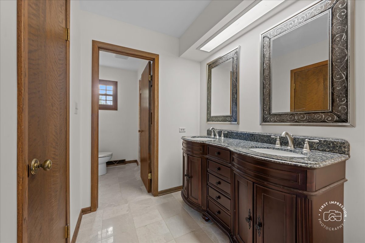1101 W Bauer Road, Naperville, IL 60563