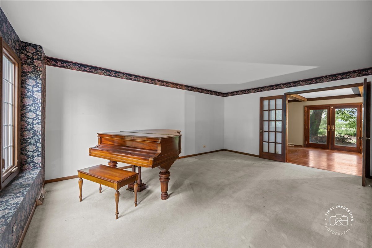 1101 W Bauer Road, Naperville, IL 60563