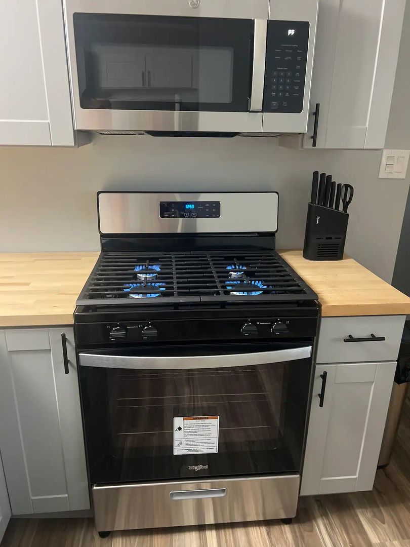 2325 S 11th Avenue, Broadview, IL 60155