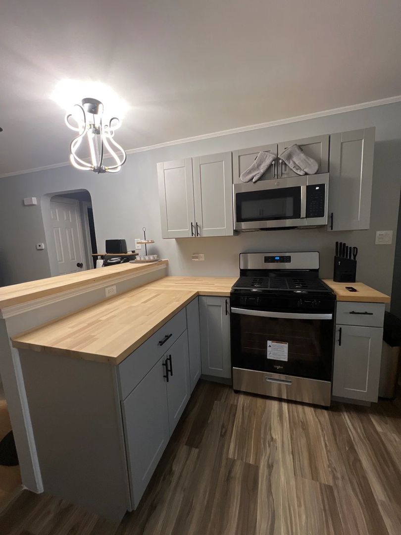 2325 S 11th Avenue, Broadview, IL 60155