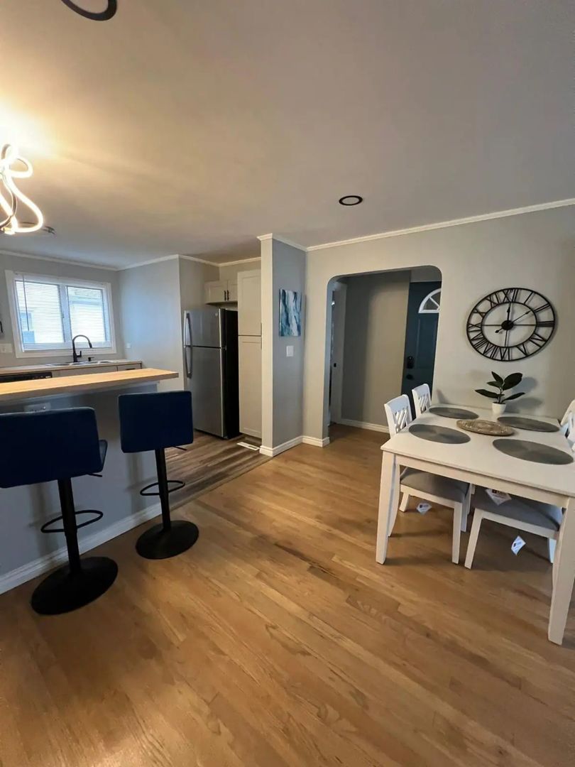 2325 S 11th Avenue, Broadview, IL 60155