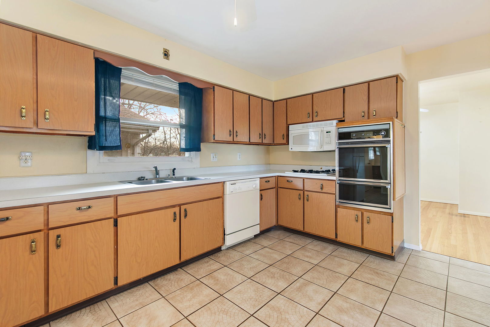 1000 Jackson Avenue, St. Charles, IL 60174