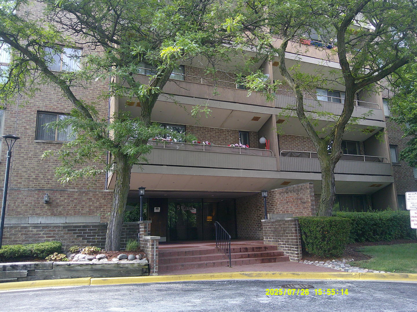 5 E Carriageway Drive #210, Hazel Crest, IL 60429