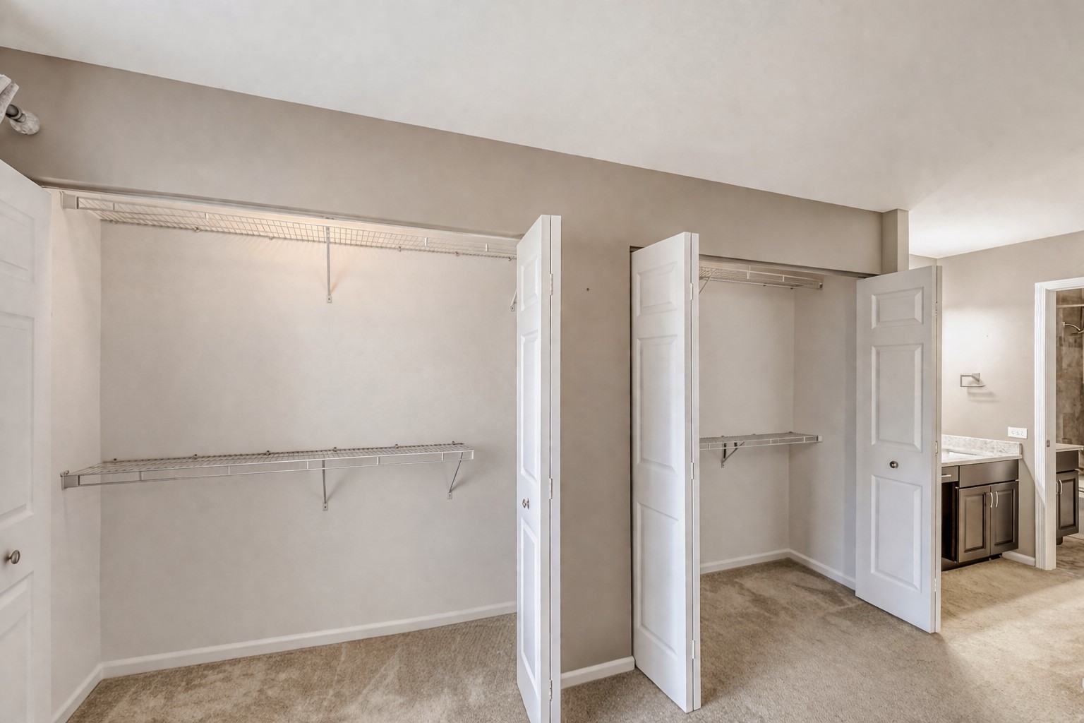 934 Surrey Lane #2, Sleepy Hollow, IL 60118