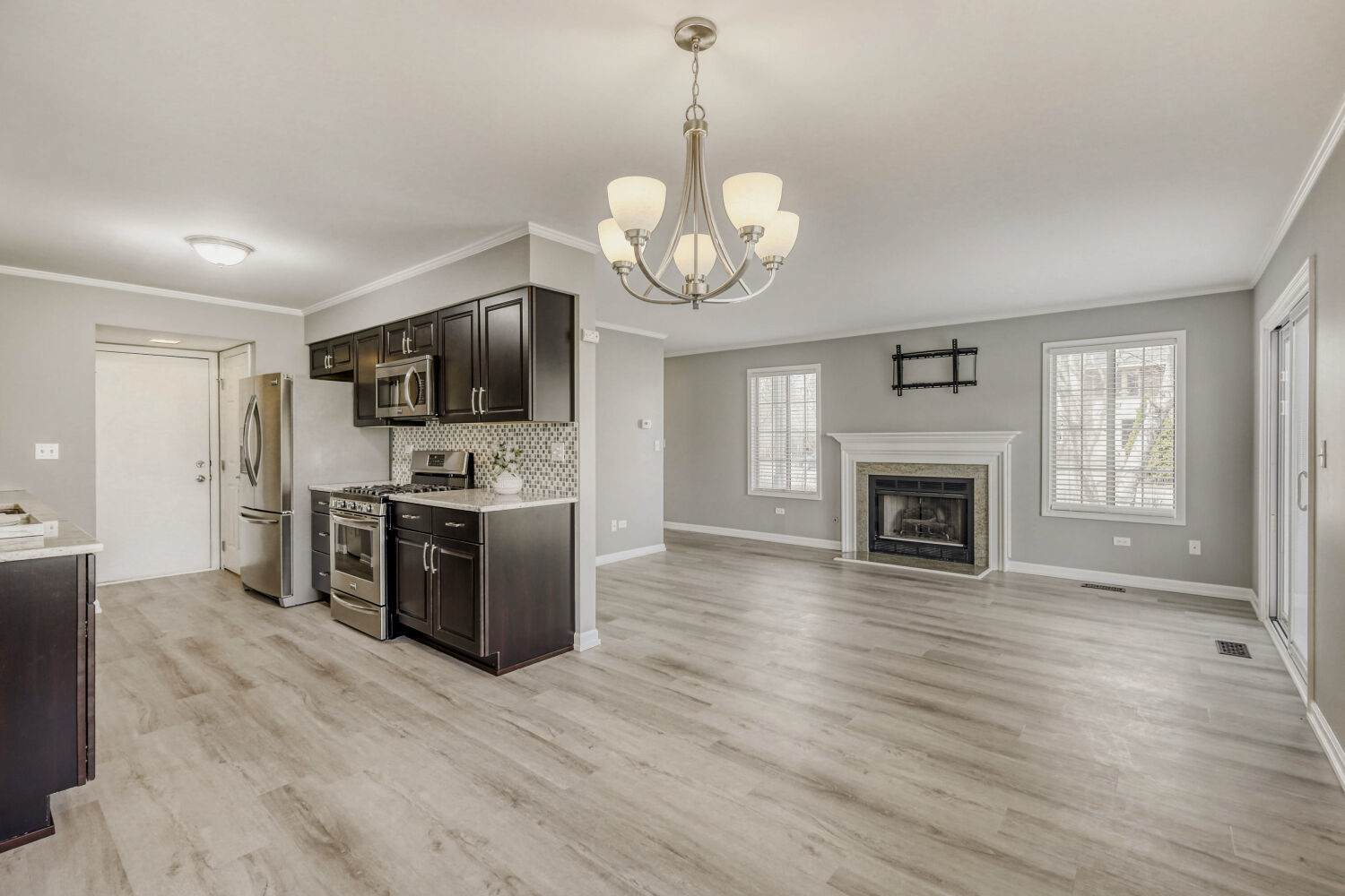 934 Surrey Lane #2, Sleepy Hollow, IL 60118