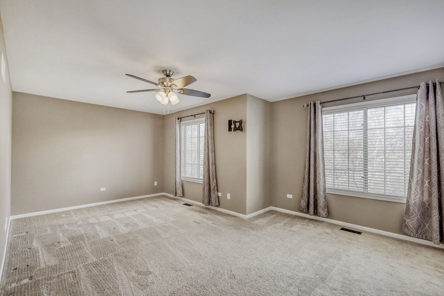 934 Surrey Lane #2, Sleepy Hollow, IL 60118