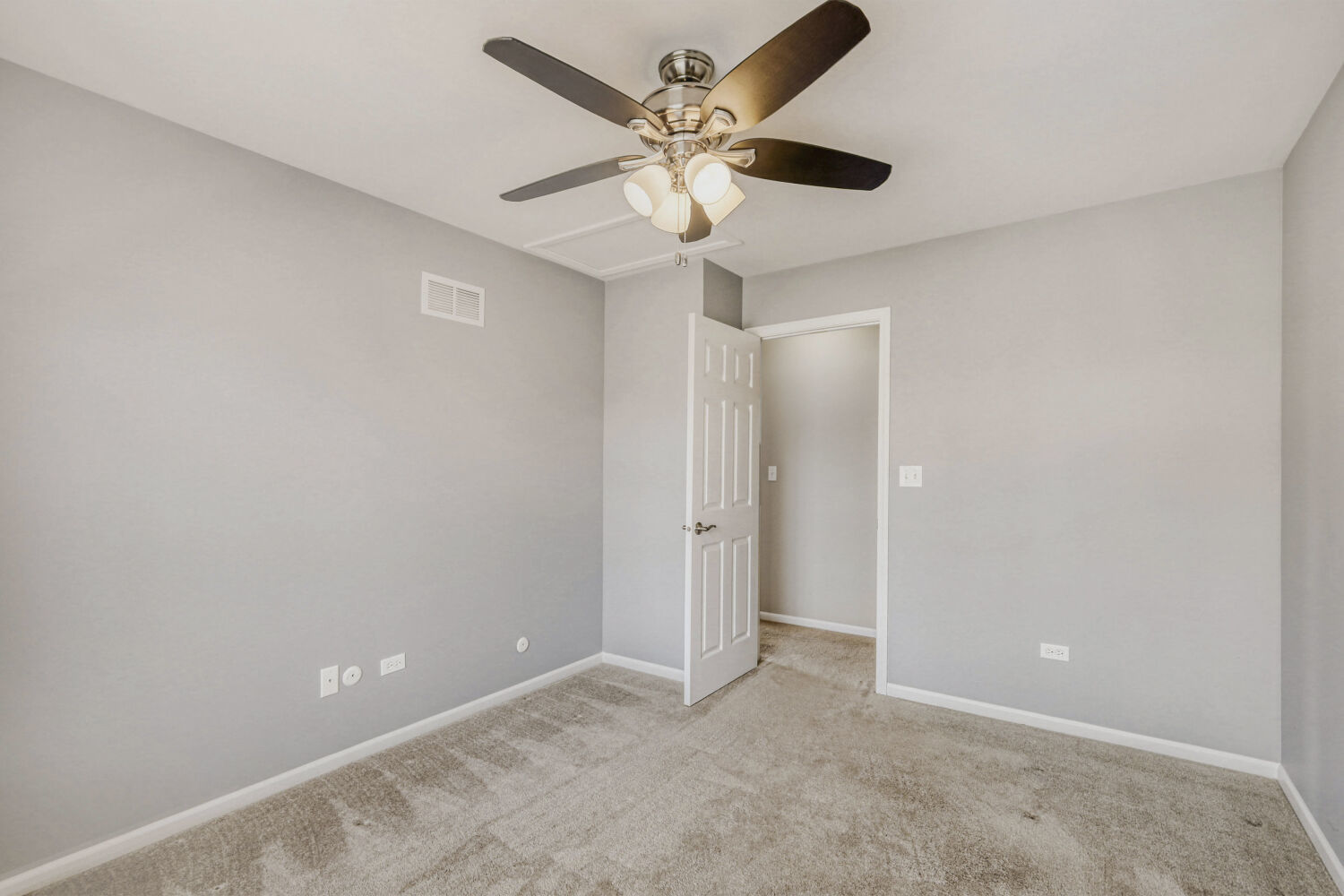 934 Surrey Lane #2, Sleepy Hollow, IL 60118