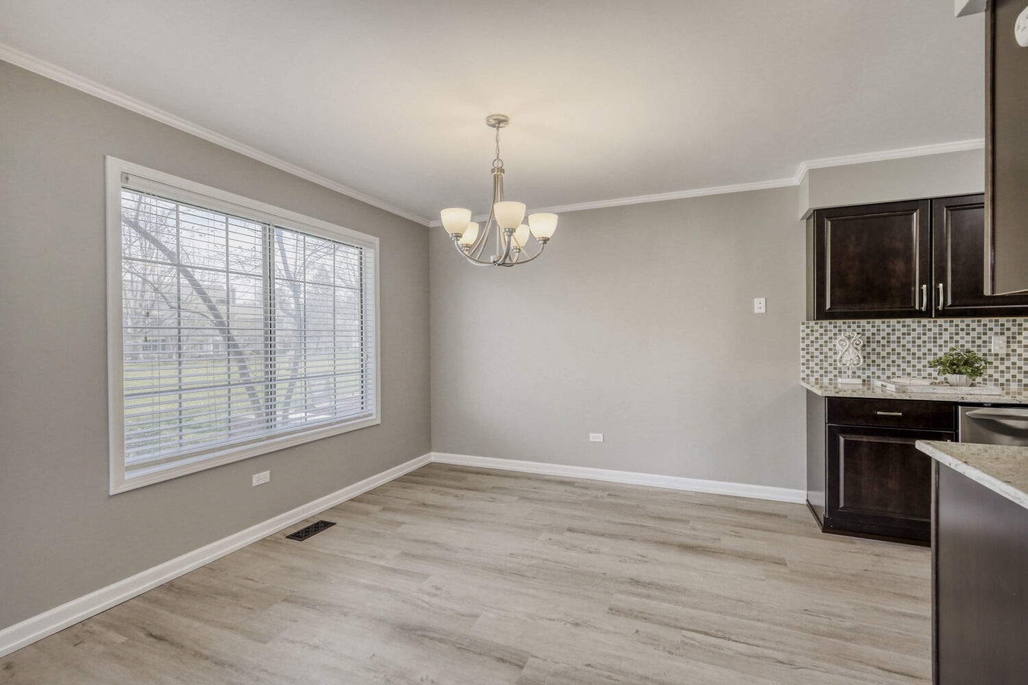 934 Surrey Lane #2, Sleepy Hollow, IL 60118