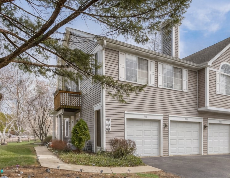 934 Surrey Lane #2, Sleepy Hollow, IL 60118