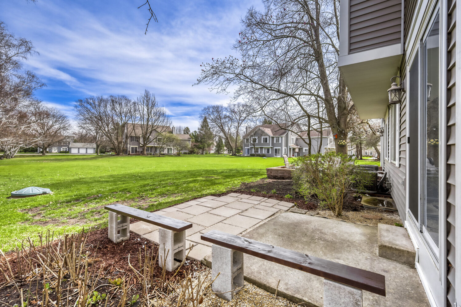 934 Surrey Lane #2, Sleepy Hollow, IL 60118