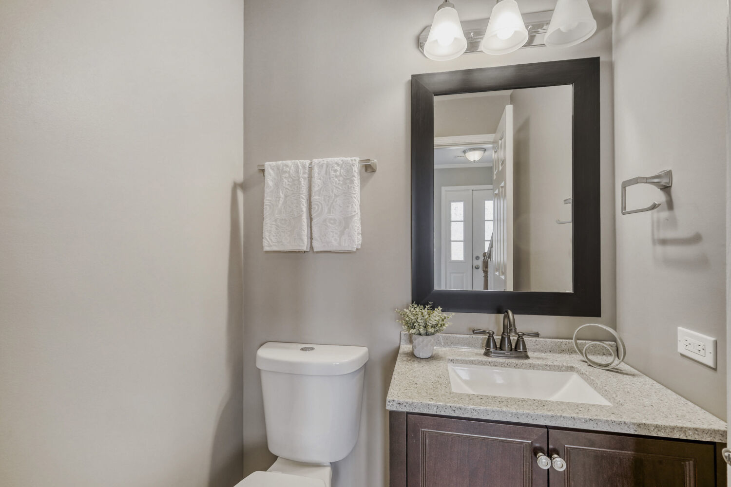 934 Surrey Lane #2, Sleepy Hollow, IL 60118