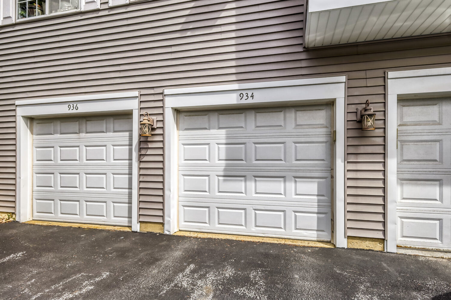 934 Surrey Lane #2, Sleepy Hollow, IL 60118