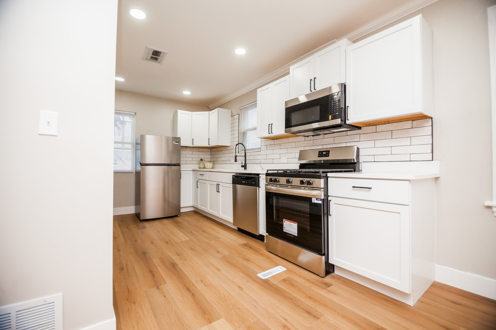 1156 W 102nd Street, Chicago, IL 60643