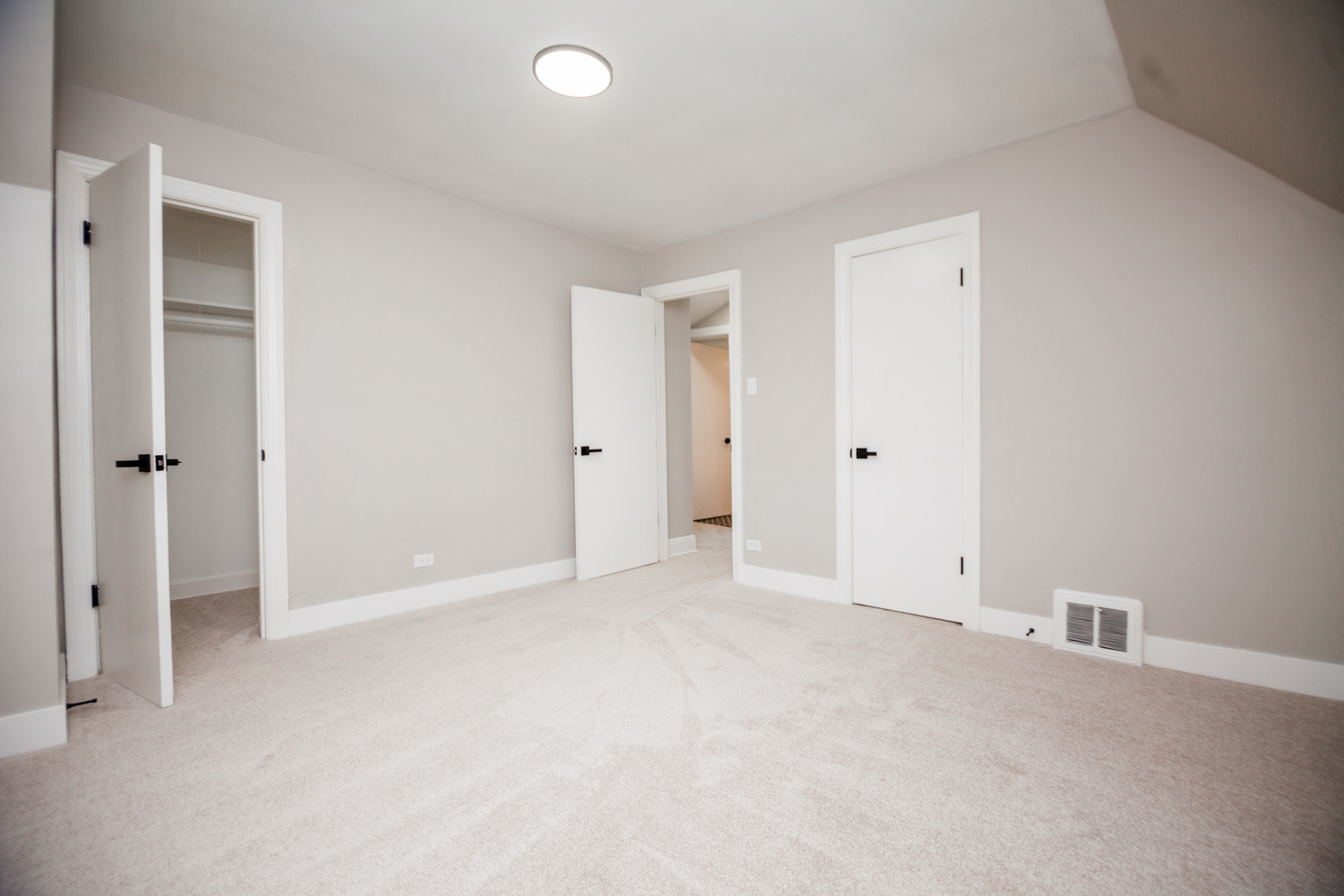 1156 W 102nd Street, Chicago, IL 60643