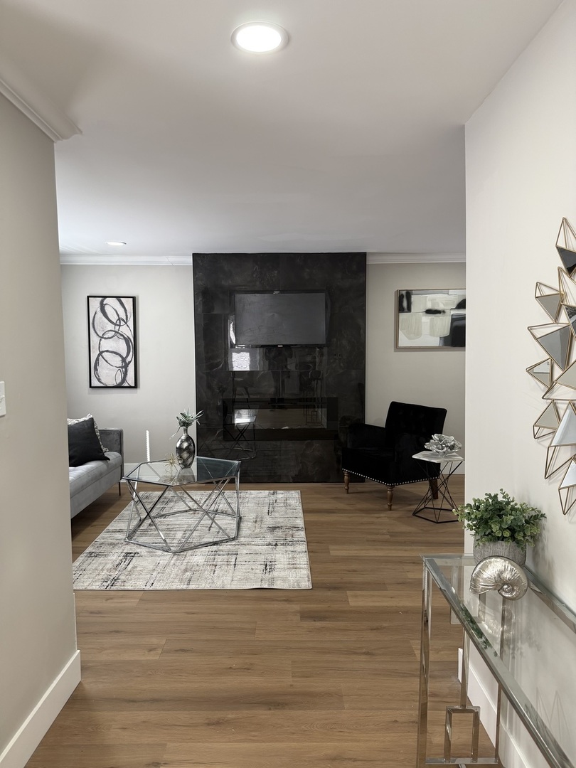 1156 W 102nd Street, Chicago, IL 60643