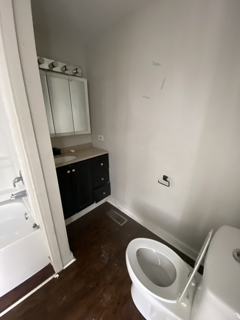515 Walnut Avenue, Elgin, IL 60123