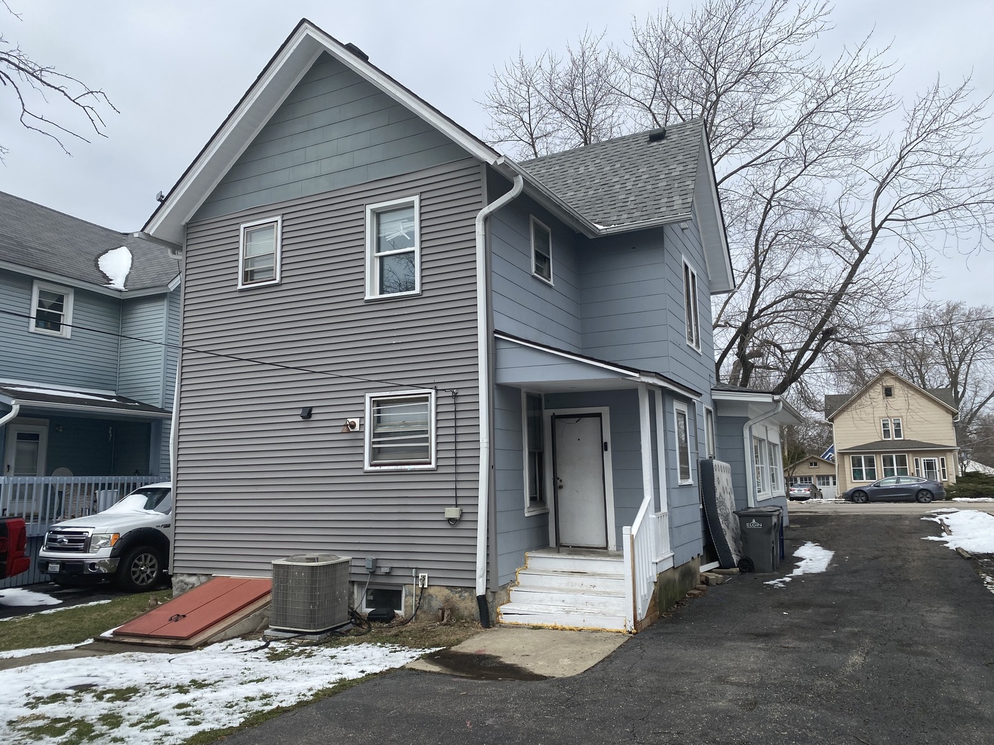 515 Walnut Avenue, Elgin, IL 60123