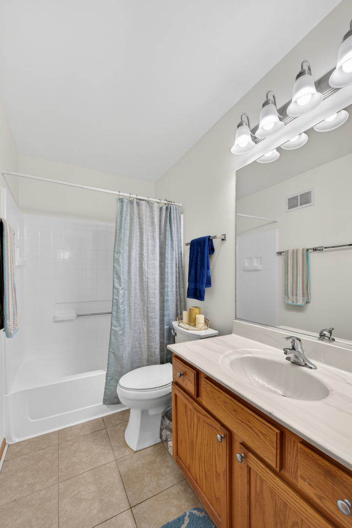 939 Four Seasons Boulevard, Aurora, IL 60504