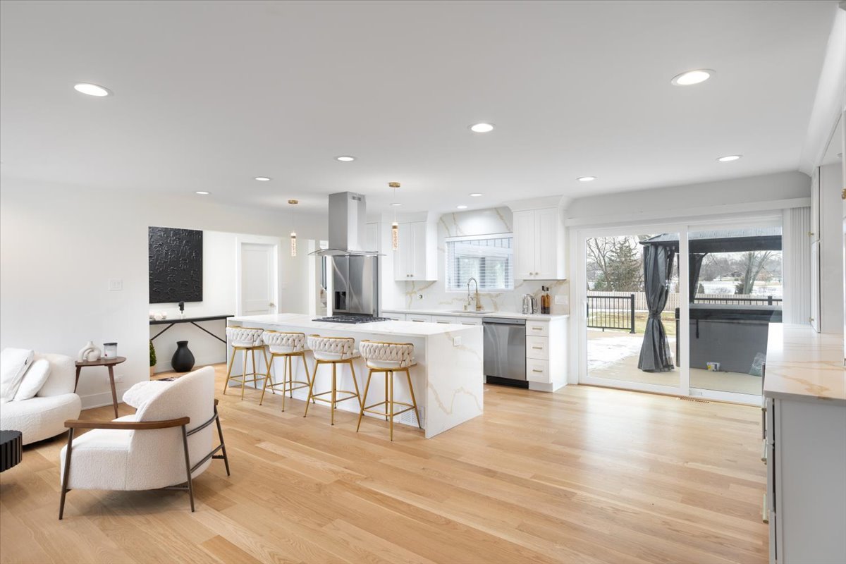 8122 Fairmount Avenue, Downers Grove, IL 60516