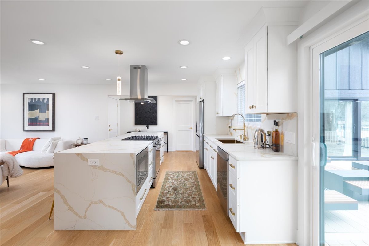 8122 Fairmount Avenue, Downers Grove, IL 60516