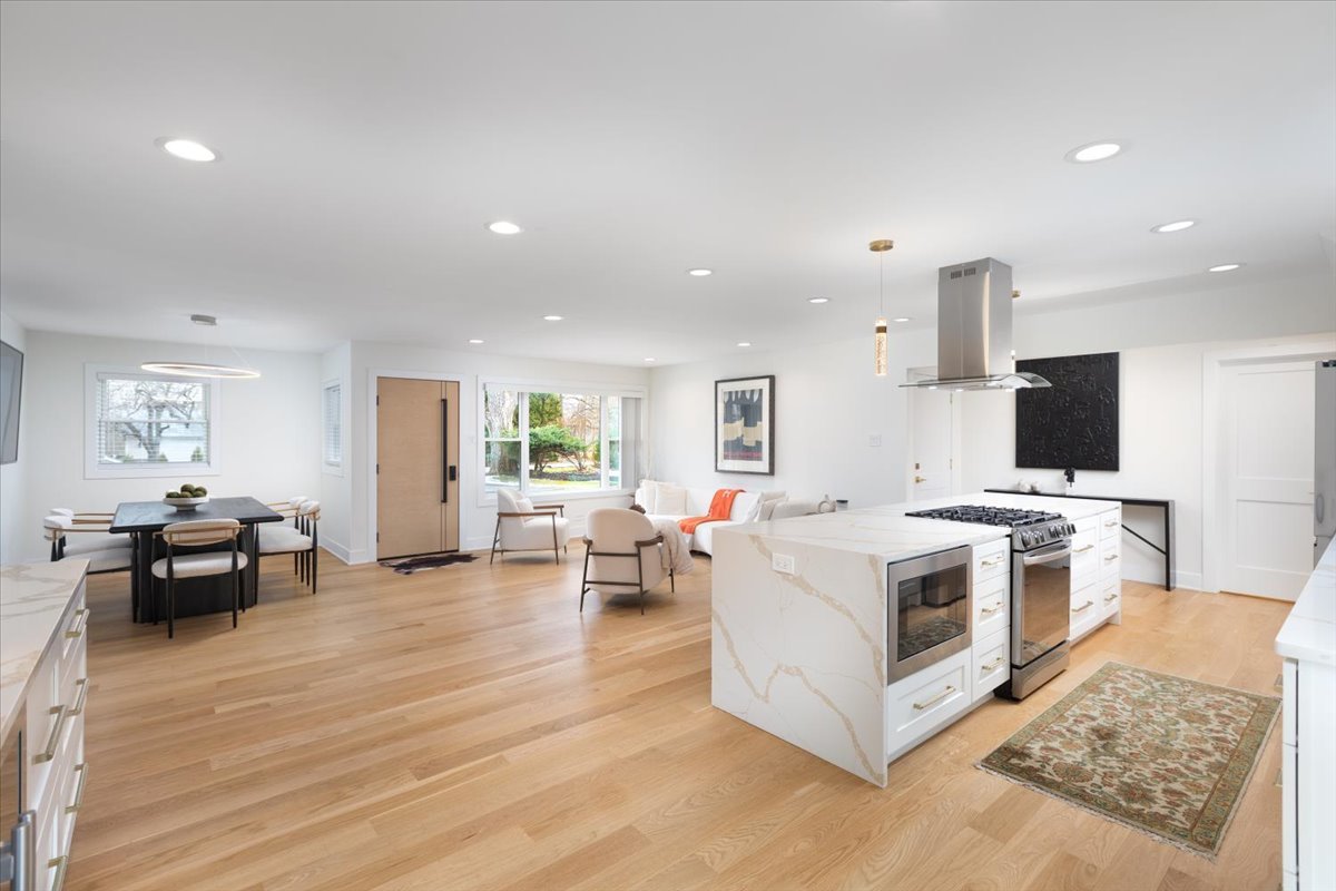 8122 Fairmount Avenue, Downers Grove, IL 60516