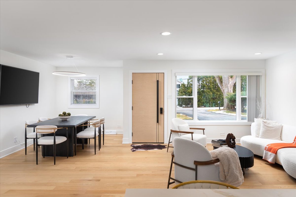 8122 Fairmount Avenue, Downers Grove, IL 60516