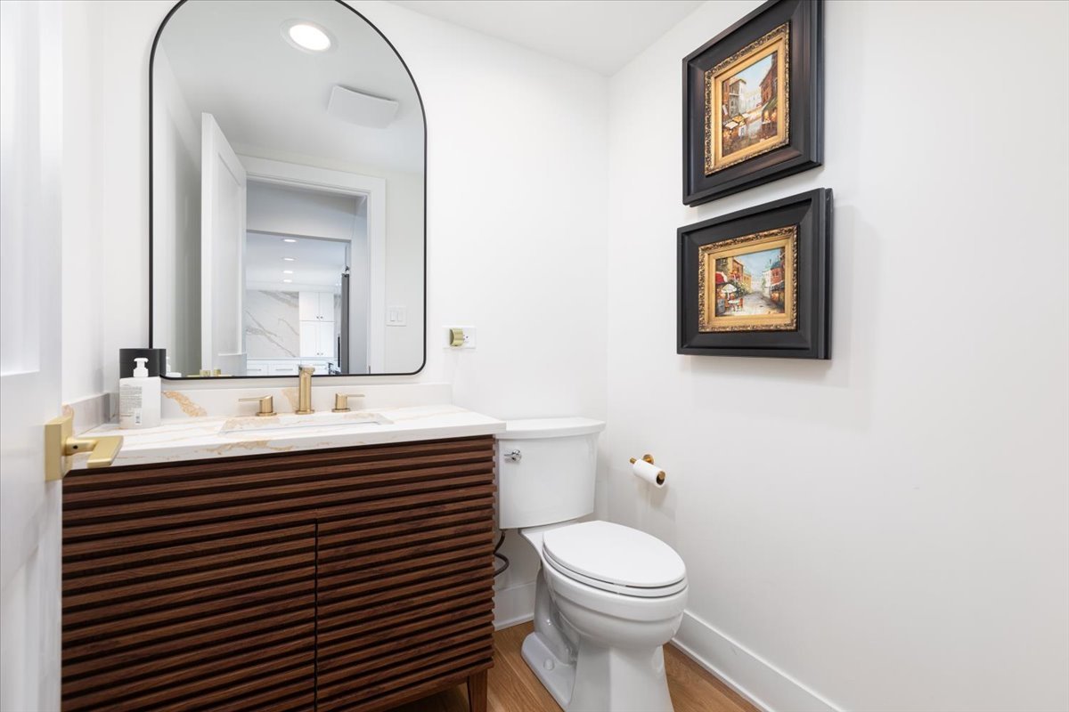 8122 Fairmount Avenue, Downers Grove, IL 60516