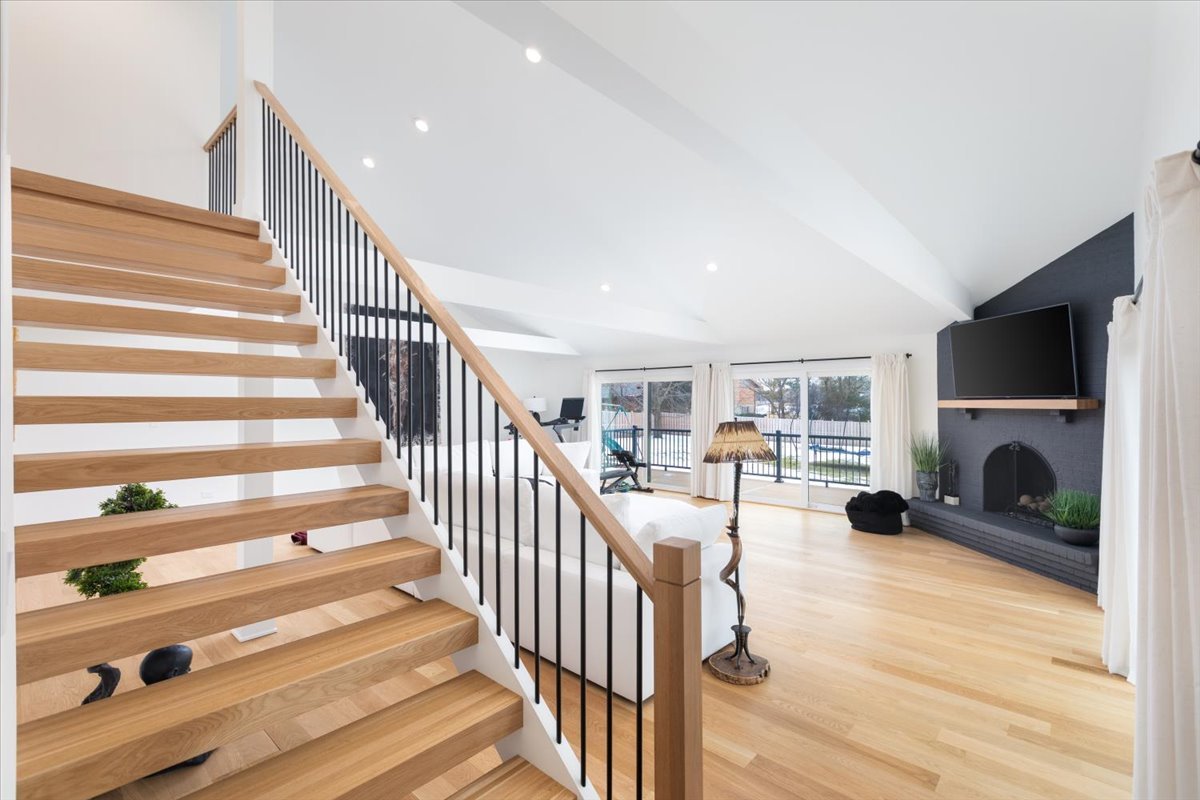 8122 Fairmount Avenue, Downers Grove, IL 60516