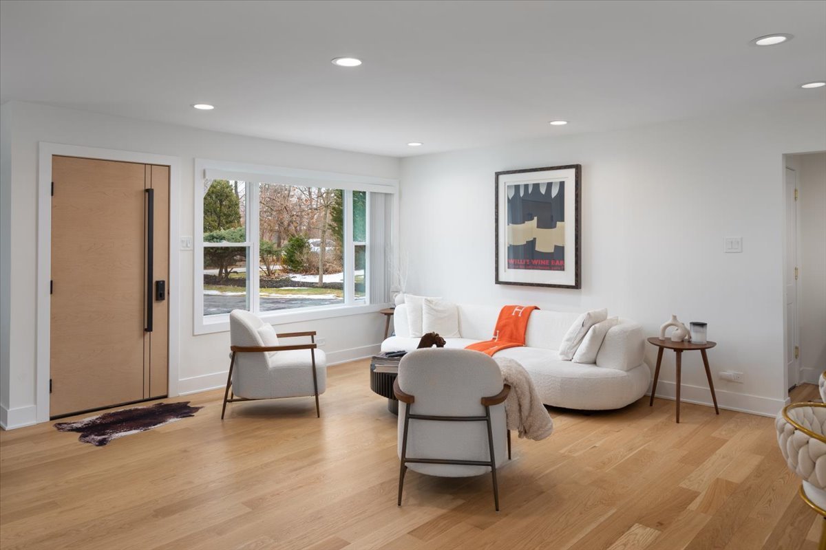 8122 Fairmount Avenue, Downers Grove, IL 60516