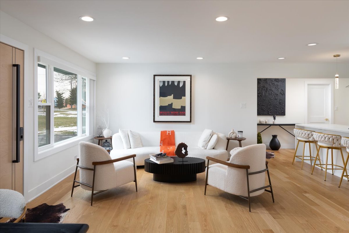 8122 Fairmount Avenue, Downers Grove, IL 60516