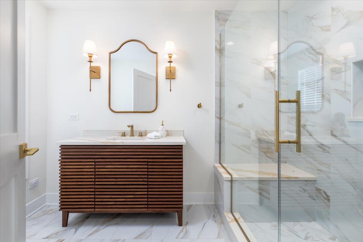 8122 Fairmount Avenue, Downers Grove, IL 60516