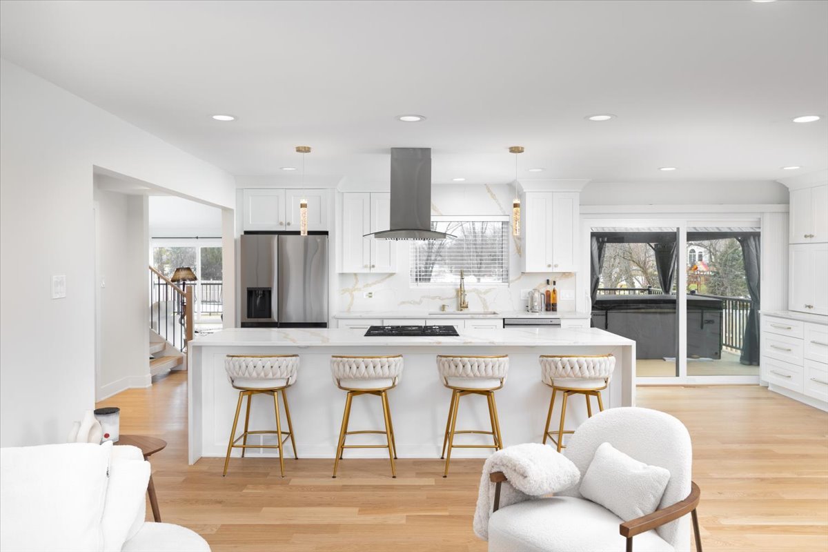 8122 Fairmount Avenue, Downers Grove, IL 60516