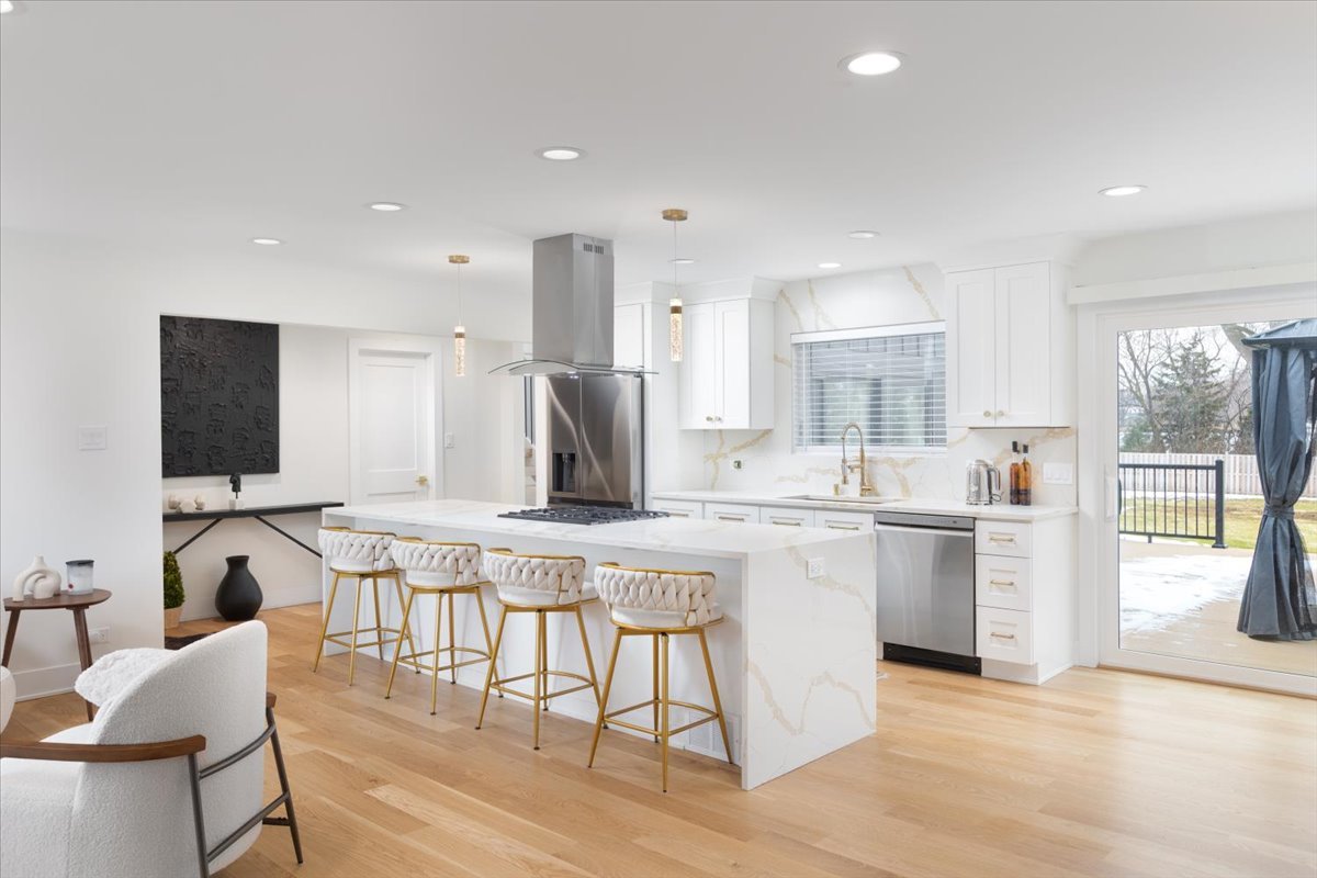 8122 Fairmount Avenue, Downers Grove, IL 60516