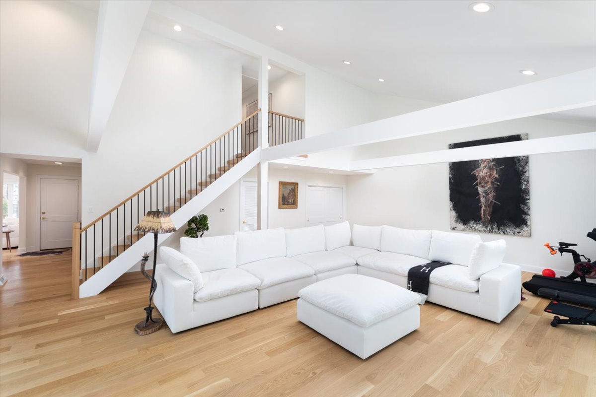 8122 Fairmount Avenue, Downers Grove, IL 60516