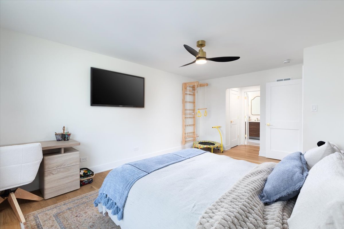 8122 Fairmount Avenue, Downers Grove, IL 60516