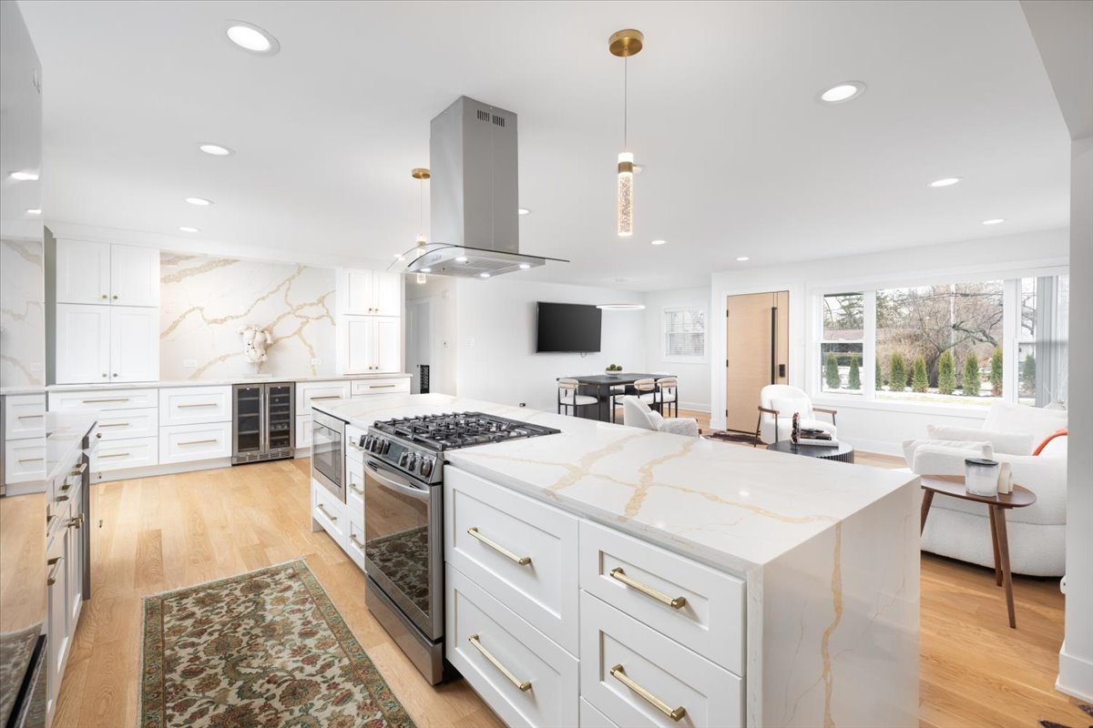 8122 Fairmount Avenue, Downers Grove, IL 60516