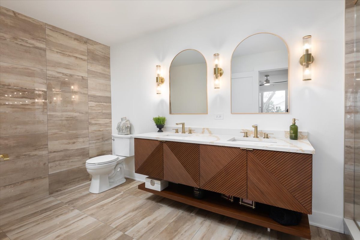 8122 Fairmount Avenue, Downers Grove, IL 60516