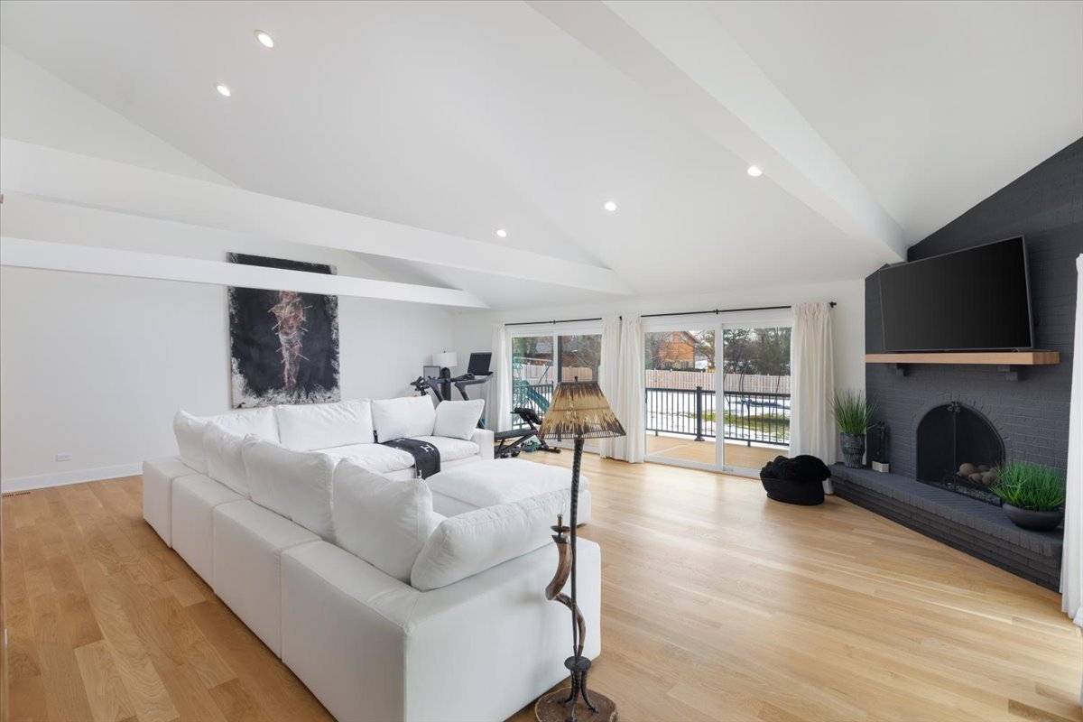 8122 Fairmount Avenue, Downers Grove, IL 60516