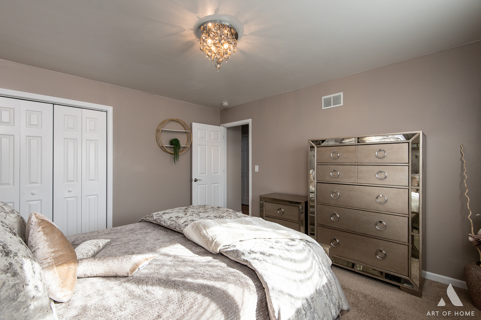 204 S Iowa Avenue, Addison, IL 60101