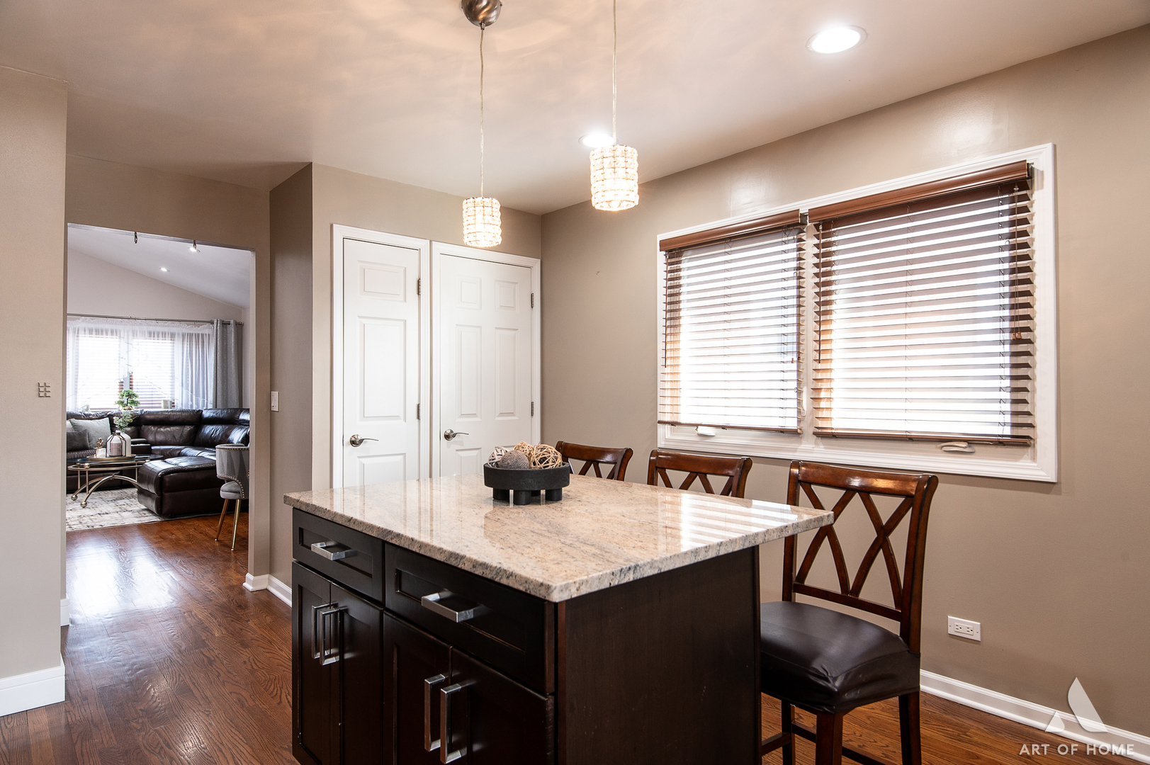 204 S Iowa Avenue, Addison, IL 60101