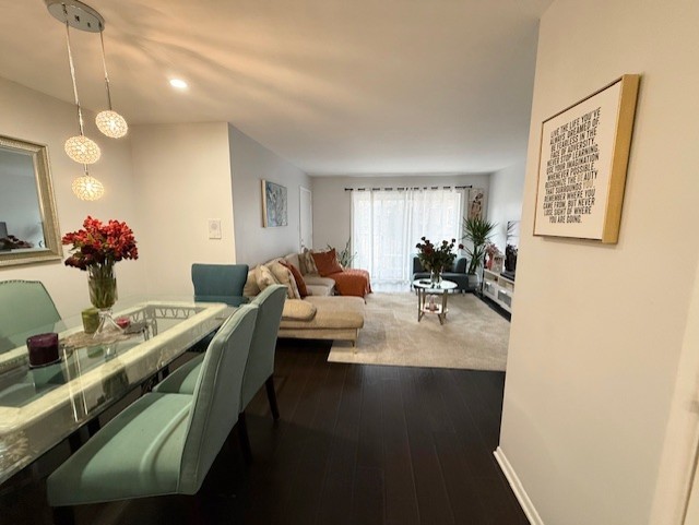 9430 Bay Colony Drive #2N, Des Plaines, IL 60016