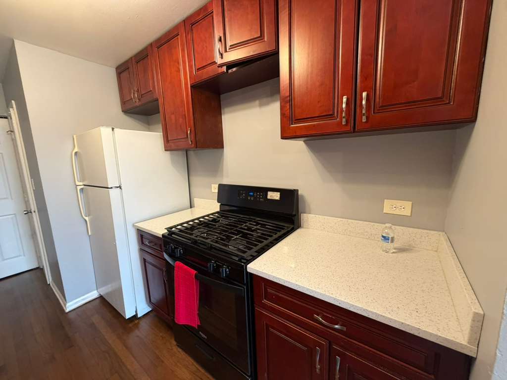 1612 Islandview Court, Hoffman Estates, IL 60169