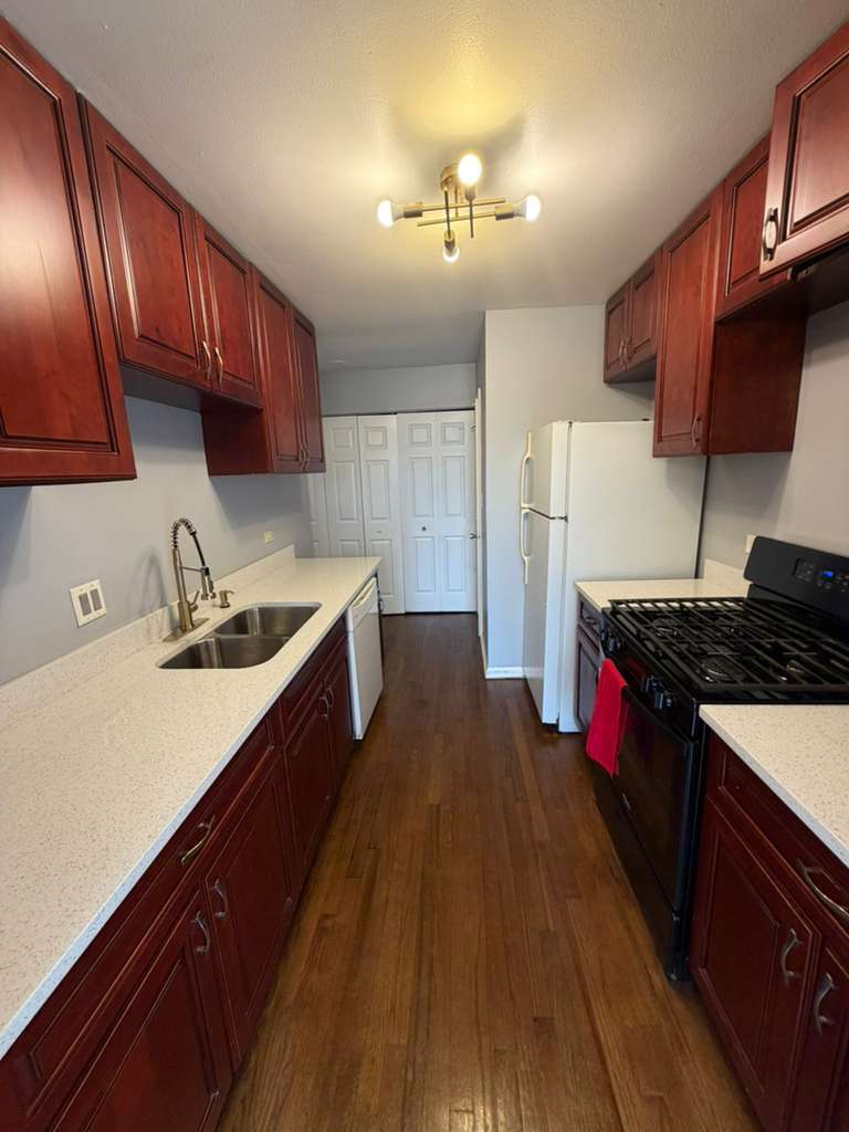 1612 Islandview Court, Hoffman Estates, IL 60169