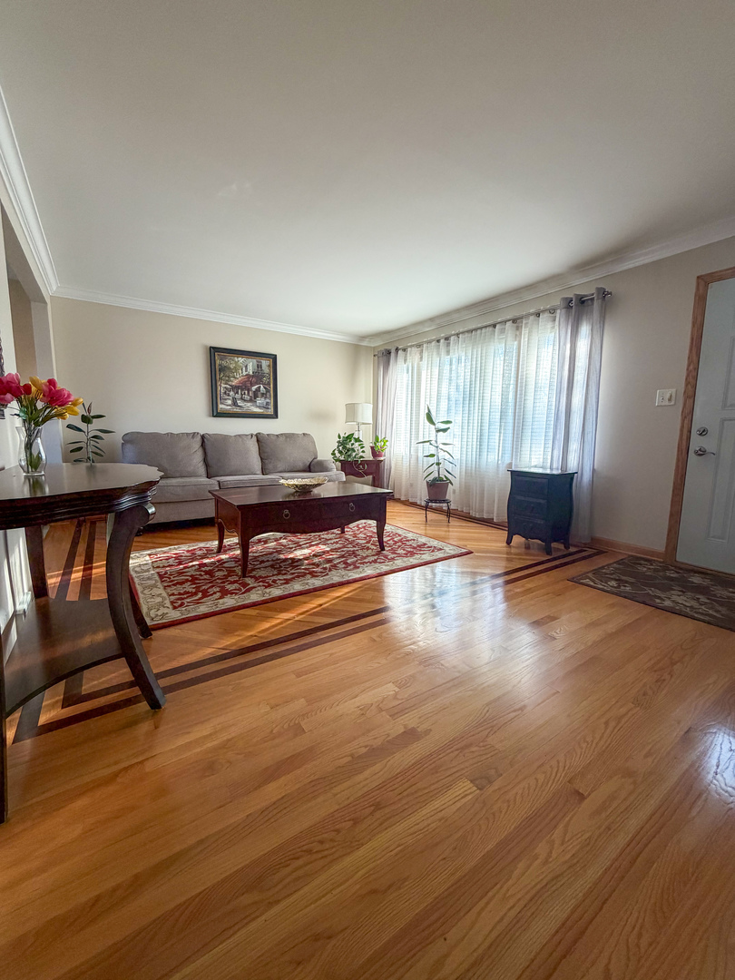 10631 S Lori Lane, Palos Hills, IL 60465