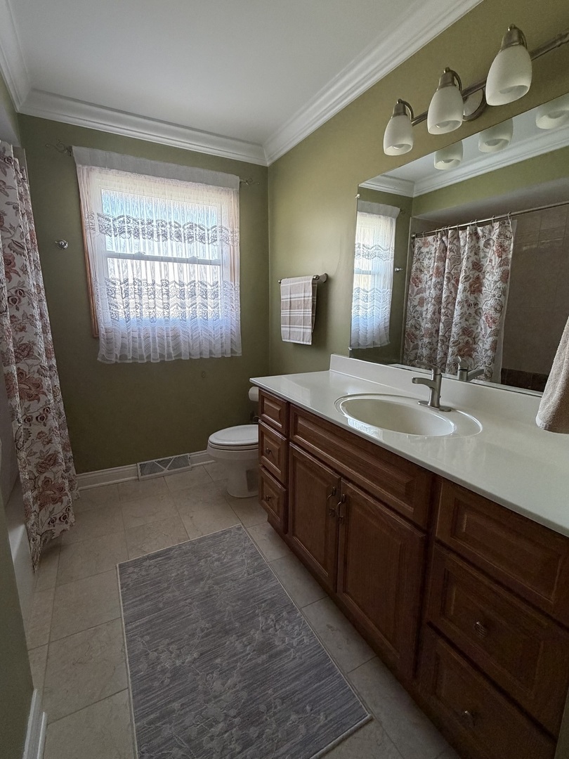 10631 S Lori Lane, Palos Hills, IL 60465