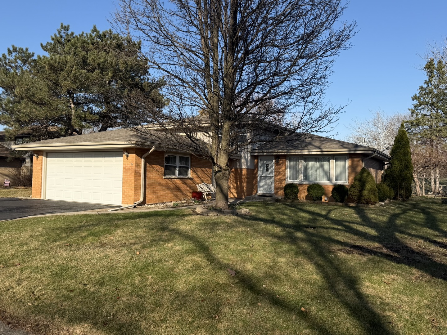 10631 S Lori Lane, Palos Hills, IL 60465