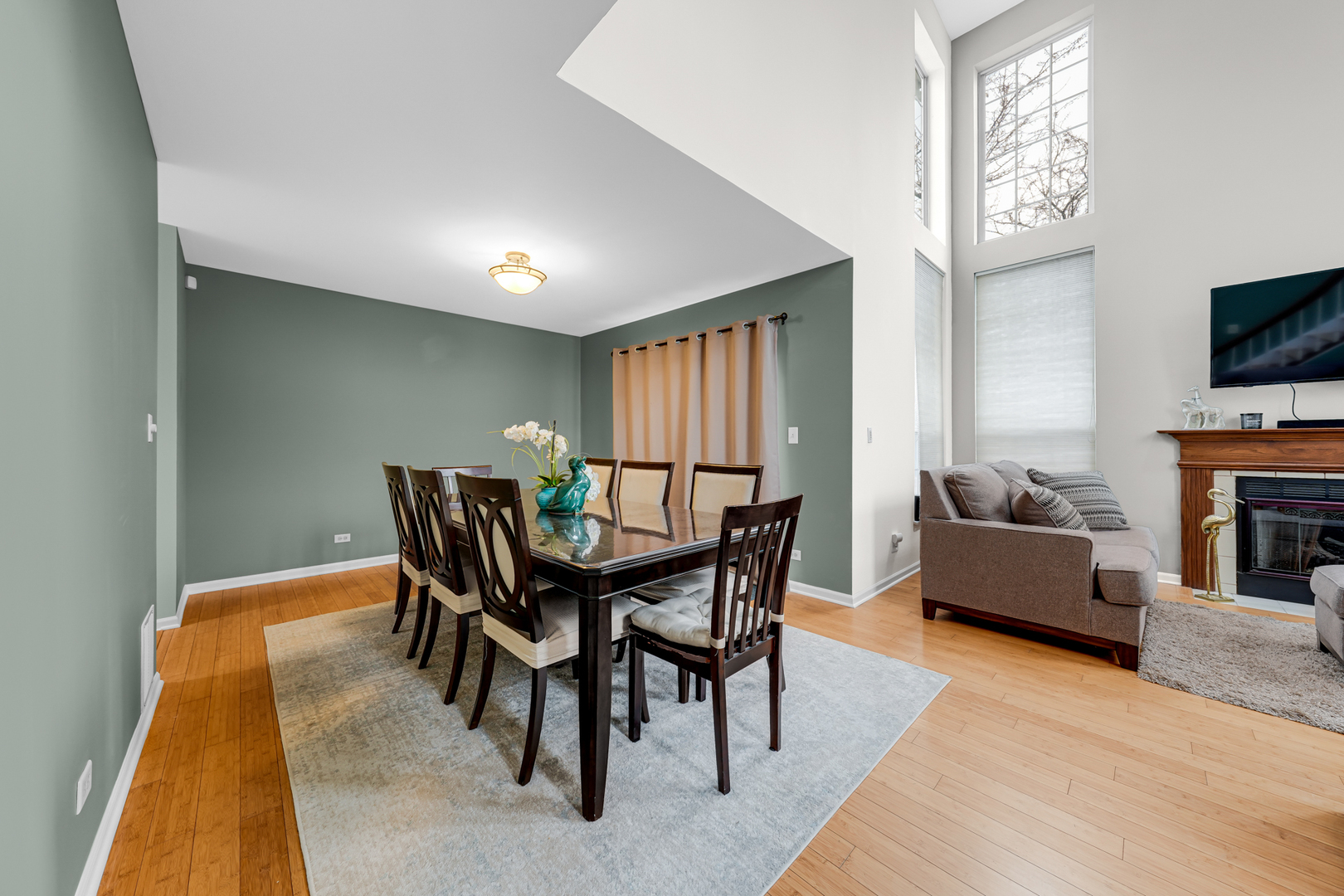 108 Hampton Boulevard, Lake Bluff, IL 60044